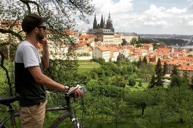 Prague Bike Tour - Stunning Viewpoints, Castle, City & Park - The Iconic Prague Castle and Its Stunning Architecture