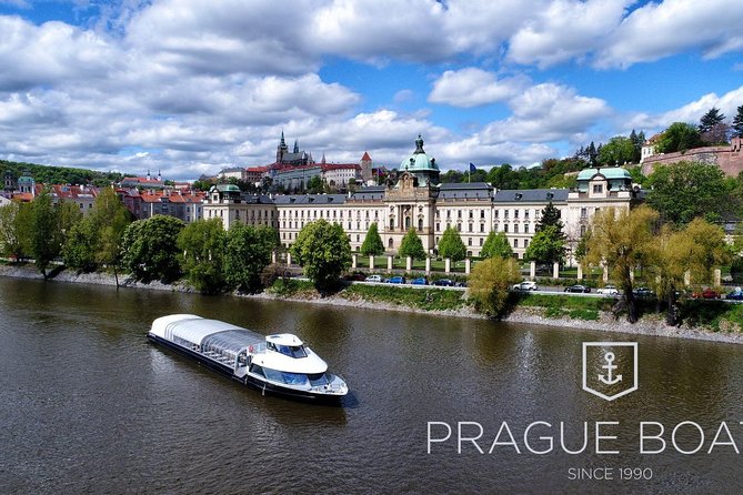 Prague Boats 2-hour Lunch Cruise - Food and Drink Offerings During the Cruise