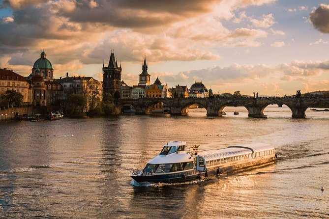 Prague Boats 3-hour Dinner Cruise - Key Points