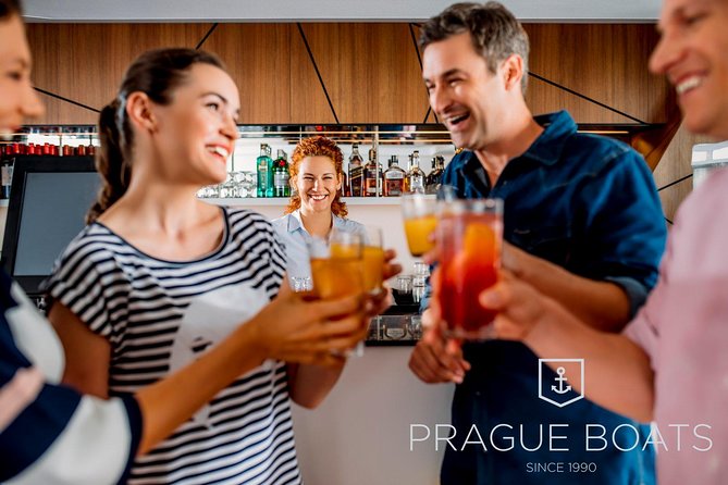 Prague Boats 3-hour Dinner Cruise - Live Music: Creating a Relaxed, Enjoyable Atmosphere
