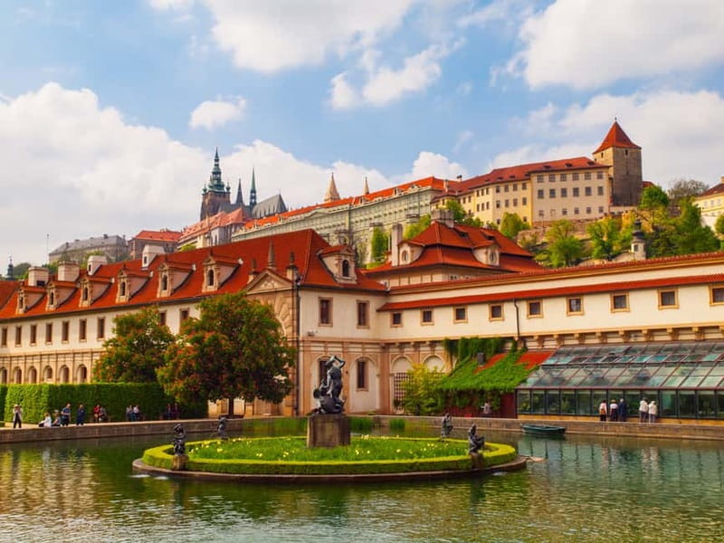 Prague Castle: 1-Hour Introduction Tour with Entry Ticket - Discover Prague Castle in Just One Hour with Expert Guidance