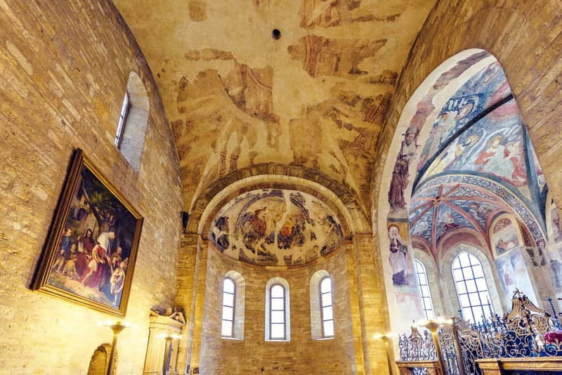 Prague Castle: 1-Hour Introduction Tour with Entry Ticket - Logistics, Pacing, and Group Size