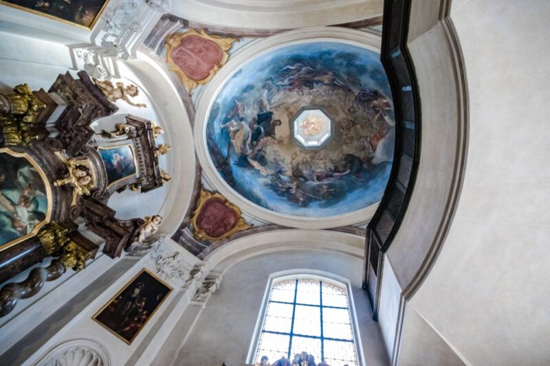 Prague Castle 2.5-Hour Tour Including Admission Ticket - Exploring the Old Royal Palace and Vladislav Hall