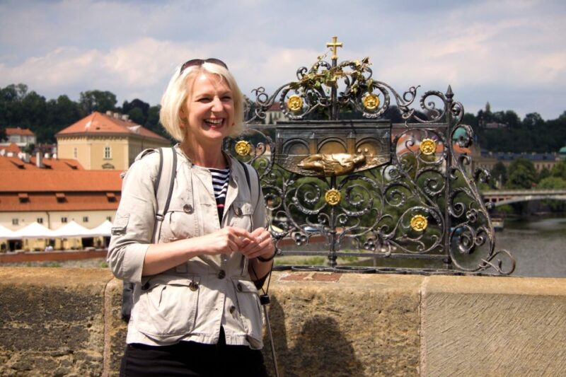 Prague: Castle and Jewish Quarter Tour with Cruise and Lunch - Authentic Czech Lunch and Local Flavors