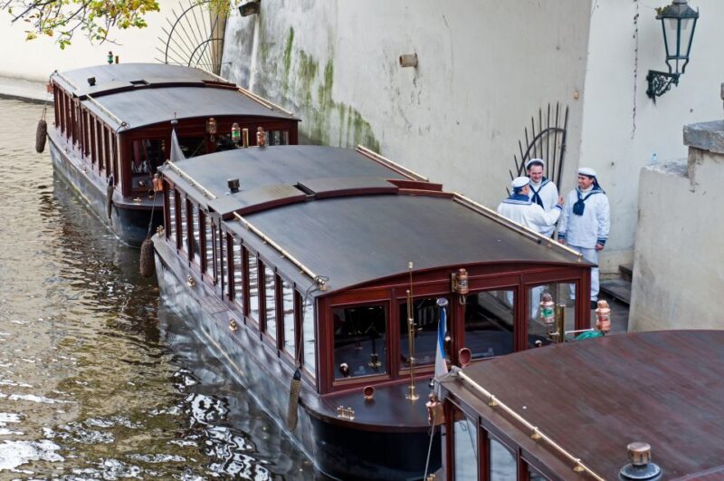 Prague: Castle and Jewish Quarter Tour with Cruise and Lunch - Old Town’s Charm and Christmas Market