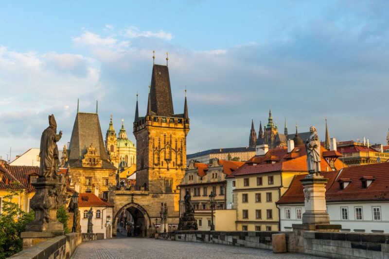 Prague: Castle and Jewish Quarter Tour with Cruise and Lunch - Guides and Tour Quality