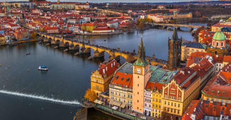 Prague: Castle and Jewish Quarter Tour with Cruise and Lunch - Physical Requirements and Accessibility