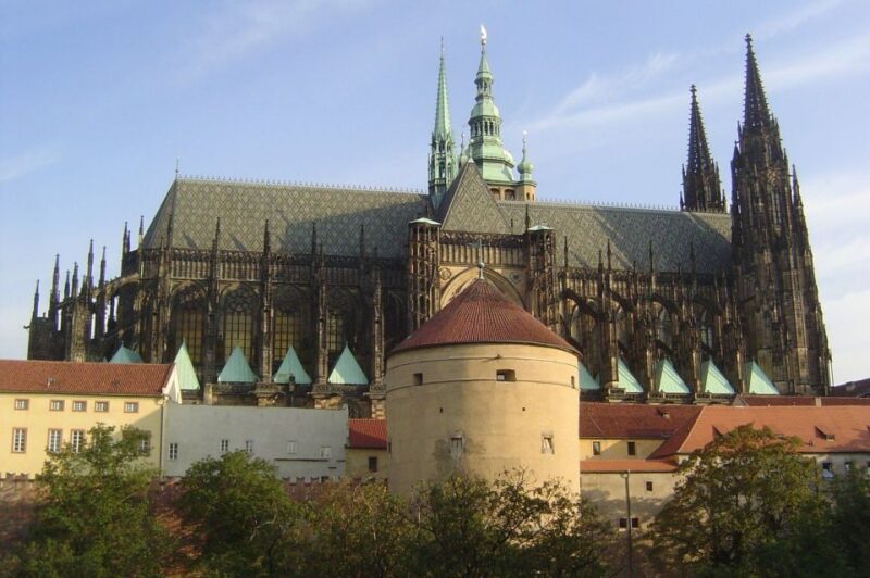 Prague: Castle and Lesser Town Walking Tour with Local Guide - Exploring the Enchanting Lesser Town (Malá Strana)