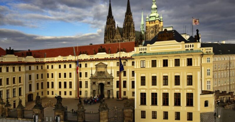 Prague: Castle and Lesser Town Walking Tour with Local Guide - The Strengths and Limitations of the Tour Experience