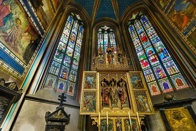 Prague Castle and Lobkowicz Palace entrance tickets - Practical Tips: Navigating the Castle Complex