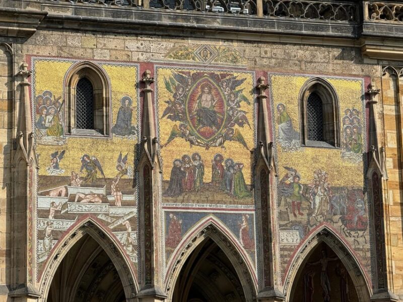 Prague Castle Interiors and Guards Ceremony Tour - Exploring the Old Royal Palace and Vladislav Hall