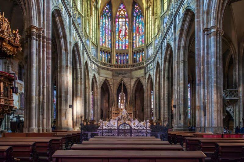 Prague Castle: Royal Palace, Cathedral, and Golden Lane Tour - Step into the Mystical Alchemist’s Laboratory