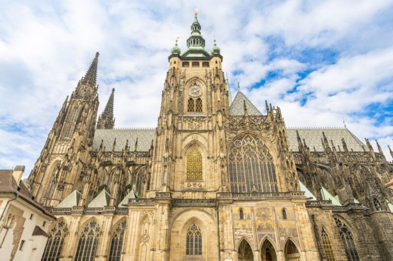 Prague: Castle Tour with Local Guide and Entry Ticket - Discovering St. George’s Basilica and 12th-Century Frescoes