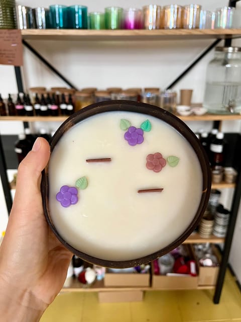 Prague: Coconut candle workshop - Language Support and Instructor Details