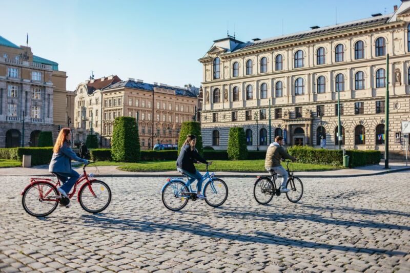 Prague: Complete Bike Tour - Discovering the Jewish Quarter and Its Storied Past