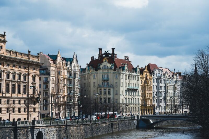 Prague Complete Tour in Spanish & Lunch, Tickets - Tasting Traditional Czech Cuisine in a Local Restaurant