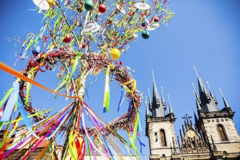 Prague: Easter Markets Tour with Czech Traditions & Snacks - Sampling Czech Easter Delights and Seasonal Drinks