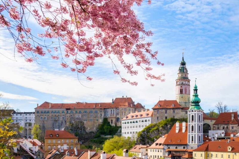 Prague: eský Krumlov & Bohemian Village Day Trip with Lunch - Enjoy a Traditional Czech Lunch in a Cozy Local Pub