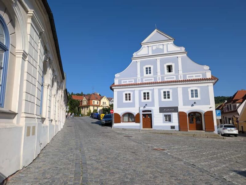 Prague: eský Krumlov & Bohemian Village Day Trip with Lunch - Practical Details of the Tour Logistics