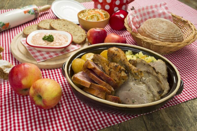 Prague: Folkloric Dinner Show with Unlimited Drinks - Enjoy a Traditional Czech Night with a Folkloric Dinner Show in Prague