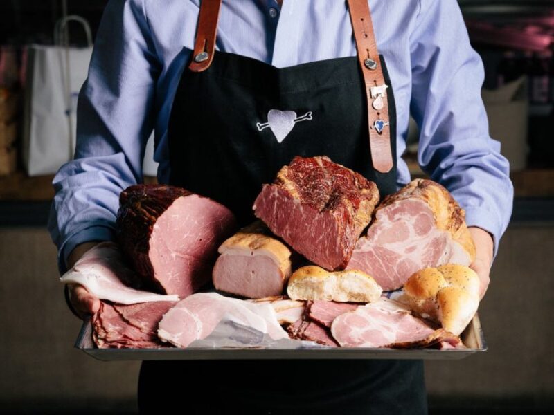 Prague: Food and Beer Guided Walking Tour with Tastings - Indulging in Café Platyz’s Legendary Strudel with Custard