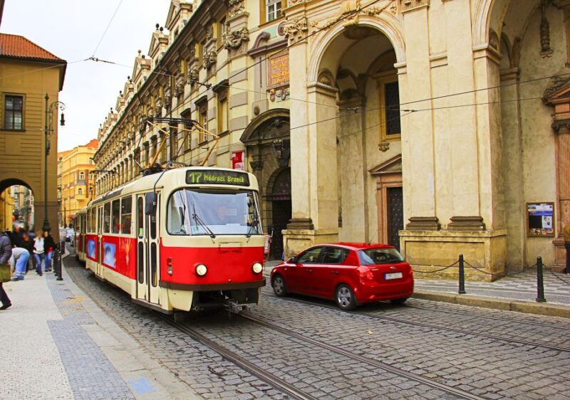 Prague: Full-Day Tour with Lunch and River Boat Cruise - Starting the Tour at Old Town Square and Meeting the Guide