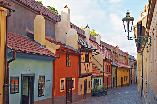 Prague Guided Walking Tour and Cruise with Authentic Czech Lunch - Visit to Charles Bridge Museum
