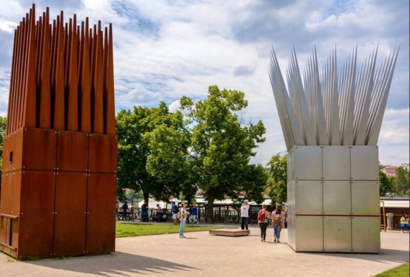 Prague: Half-Day City Highlights Walking Tour - Visiting Prague Castle and the Lesser Town