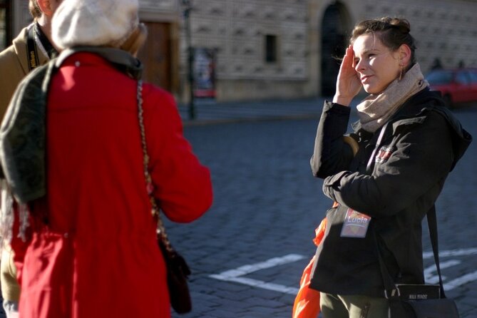 Prague Highlights Guided Tour with Lunch, Boat Trip and Pickup - A Cultural Lunch at a Medieval Restaurant