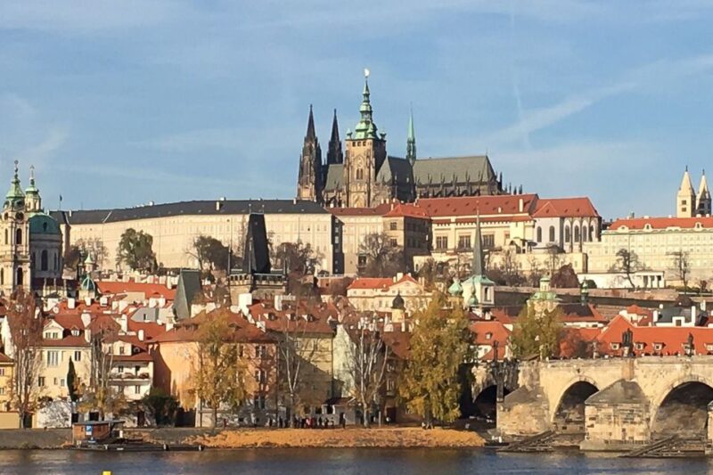 Prague: Historic City Center Bus Tour with Top Sights - Strengths and Limitations Based on Feedback