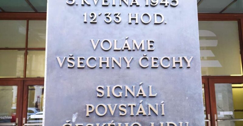 Prague: Historical Walking Tour with Focus on World War 2 - Key Points