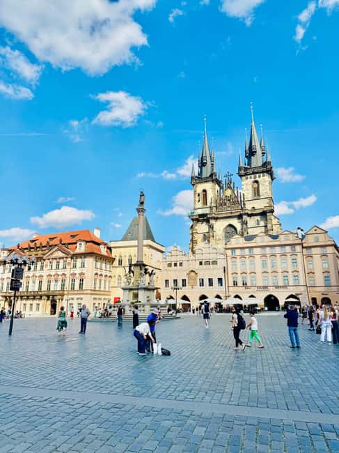 Prague: Iconic Historic Center with Local Tips and Art - Explore Prague’s Iconic Historic Center with a Skilled Local Guide