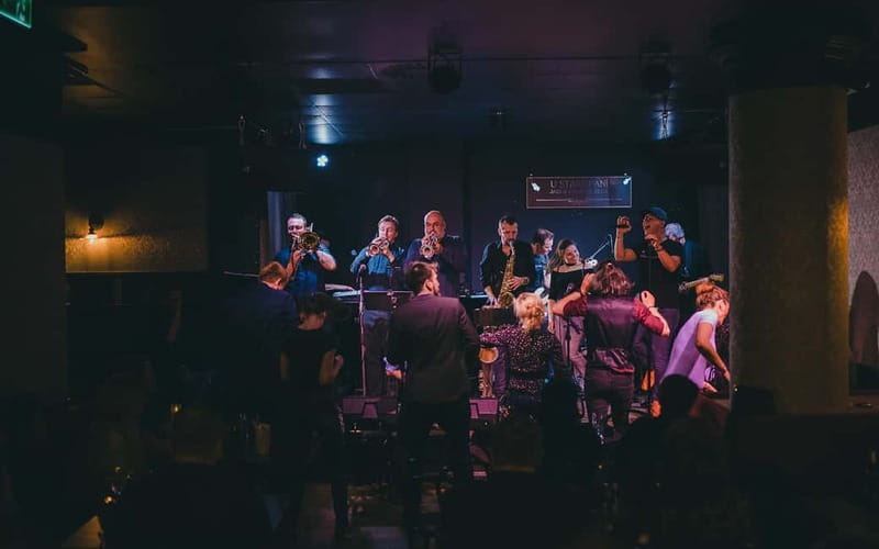 Prague: Jazz Show with Signature Cocktail - Enjoy a Cozy Night of Live Jazz and Signature Cocktails in Prague