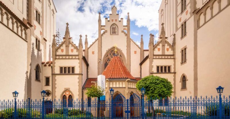 Prague Jewish Quarter Private Tour and Boat Cruise - Key Points