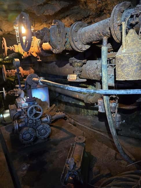 Prague: Jílové Gold Mine Tour: From Geology to Pyrotecnics - Minerals Under UV Light: A Visual Spectacle