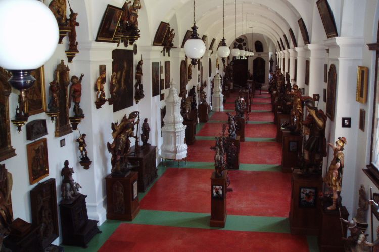 Prague: Karltejn Castle Guided Tour with Entry Ticket - Comparing to Similar Tours
