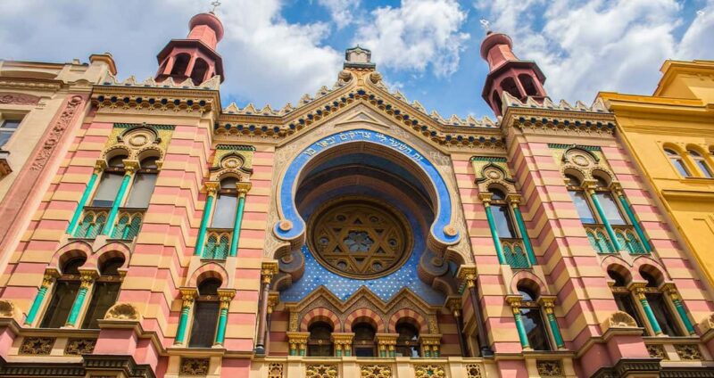 Prague: MegaCombo Tickets with Castle, Cruise & Walking Tour - Who Will Appreciate This Tour Most?