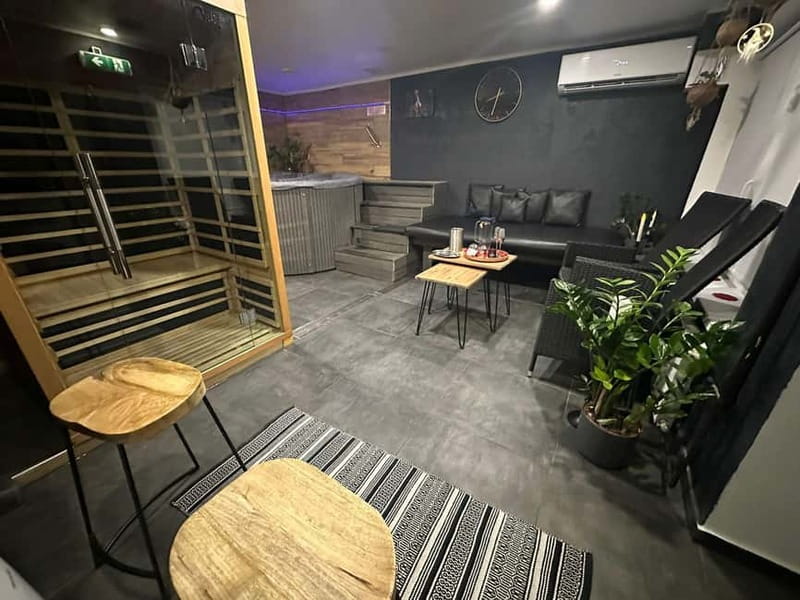 Prague: Modern Private Spa with Jacuzzi and Sauna - A Luxurious Private Spa Near Prague’s Center