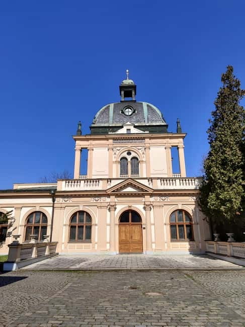 Prague: New Jewish Cemetery Guided Tour - Exploring the Tombstones of Important Personalities