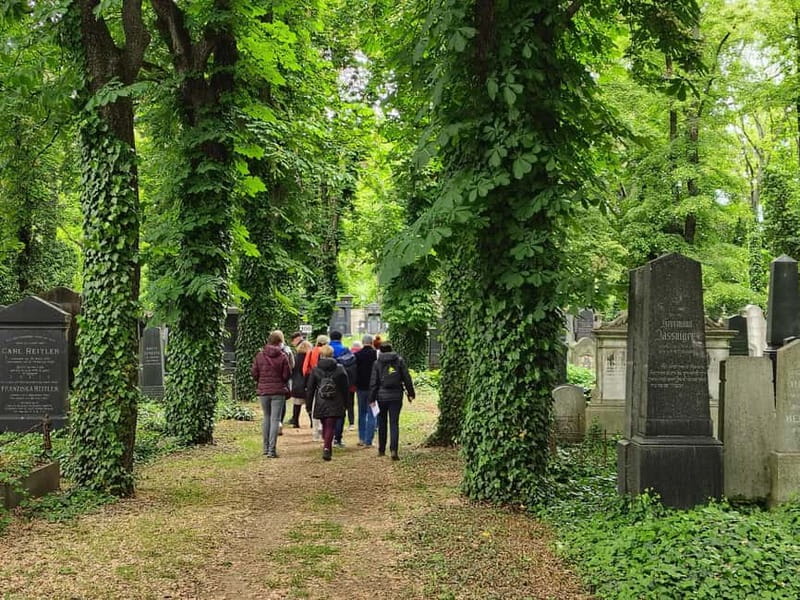 Prague: New Jewish Cemetery Guided Tour - Artistic Value of the Tombstones and Sculptures