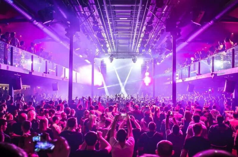 Prague: New Year's Eve 2026 Crawl w/90 min open bar + SaSaZu - Pragues Most Exciting New Years Eve Celebration: The 2026 Crawl with Open Bar and Fireworks