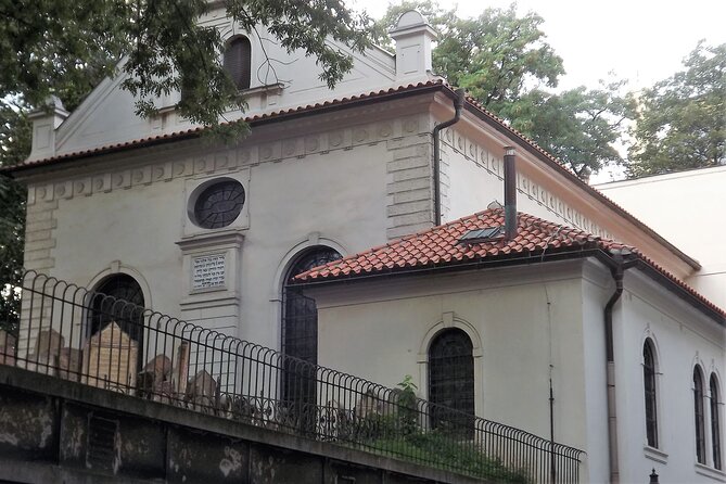 Prague Old Town and Jewish Quarter 90 minutes Guided Tour - Group Size and Tour Logistics