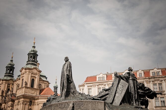 Prague Old Town and Jewish Quarter Walking Tour - The House of the Black Madonna and Architectural Innovation