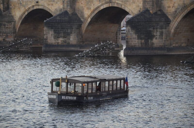 Prague: Old Town Guided Walking Tour and City Boat Ride - Explore Pragues Old Town and New Town with a Guided Walking Tour