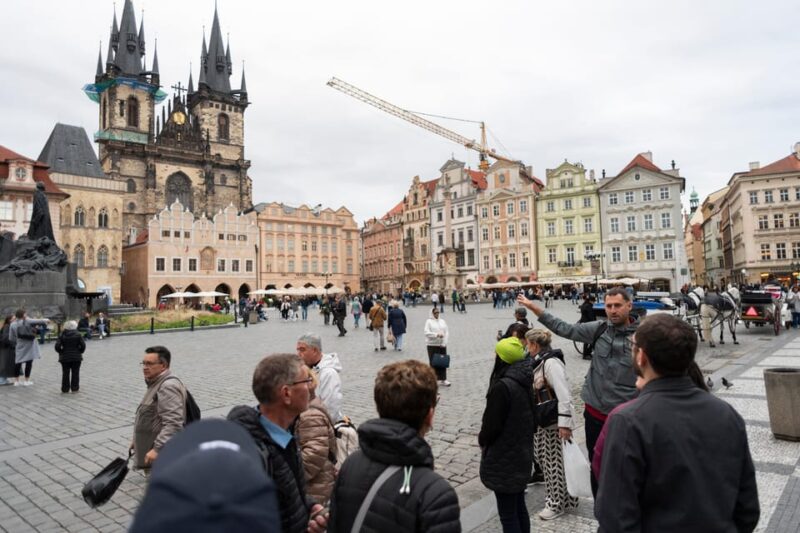Prague: Old Town, Jewish Quarter & Astro Clock Walking Tour - Discovering the Charm of Old Town Square