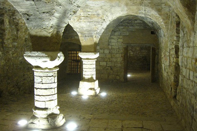 Prague Old Town, Medieval Underground and Dungeon Historical Tour - Key Points