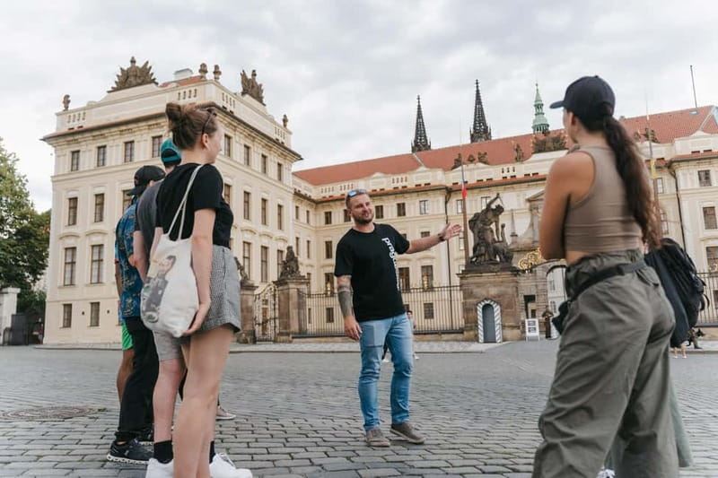 Prague: Old Town, Prague Castle & River Cruise Day Tour - Exploring Prague on Foot for a Quarter Hour