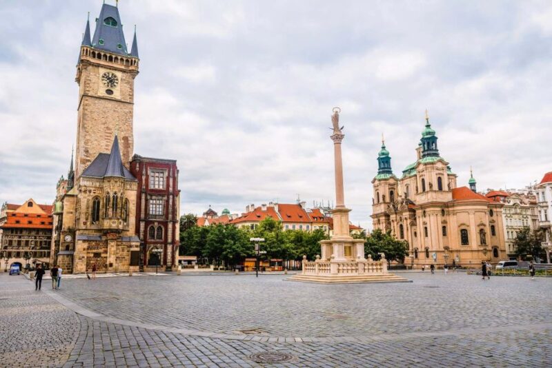 Prague: Old Town Square and Astronomical Clock Audio Guide - Key Points