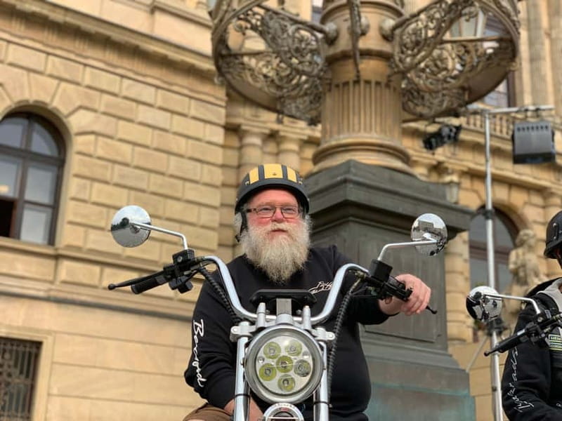 Prague: Panoramic Viewpoints Guided Electric Tricycle Tour - Navigating Prague’s Iconic Old Streets