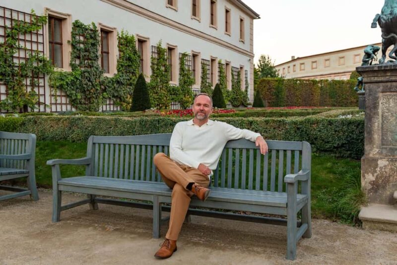 Prague: Photoshoot with a French- and/or English-speaking photographer - Meet in Prague’s Iconic Spots for the Photoshoot